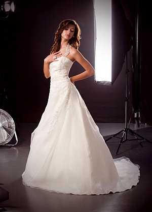 rochie lunga de mireasa rochie lunga de mireasa