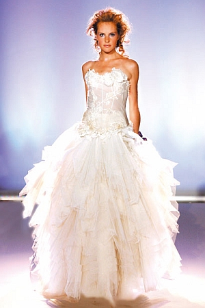 rochie mireasa stralucitoare rochie mireasa stralucitoare