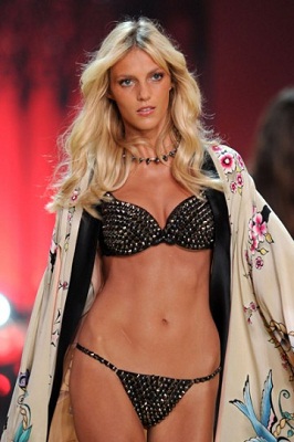Colectia 2011 by Victoria`s Secret - Victoria`s Secret Colectia 2011 by Victoria`s Secret - Prezentari de moda
