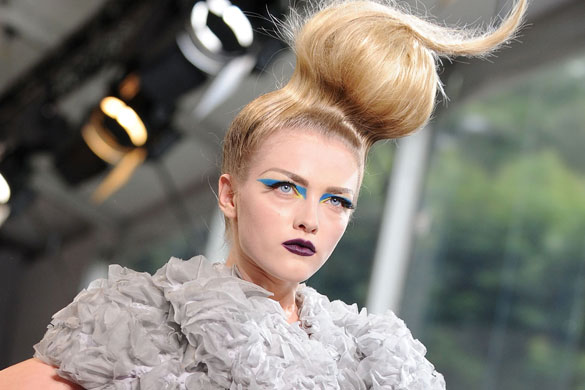 coafuri de toamna cu mult volum 6 coafuri de catwalk pentru toamna 2011 - Hairstyle
