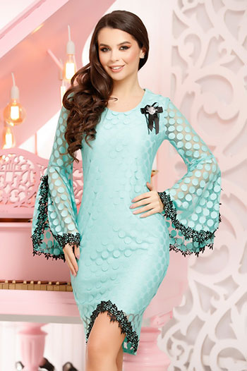 rochie-turcoaz-cu-buline-si-slit-frontal rochie-turcoaz-cu-buline-si-slit-frontal