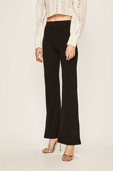 pantaloni-negri-de-birou-evazati pantaloni-negri-de-birou-evazati