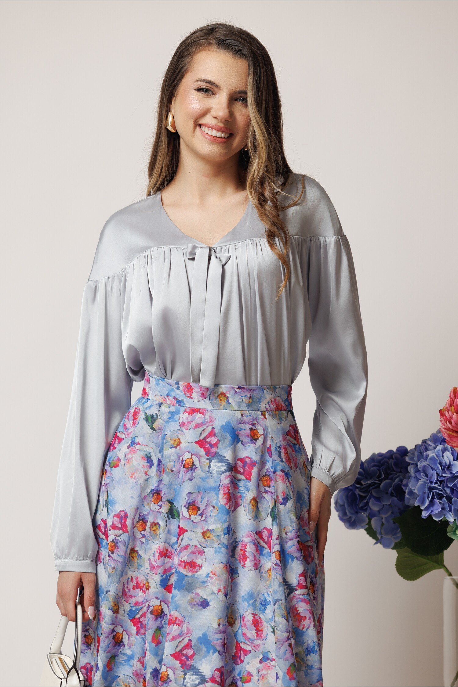 Bluza satin gri elegantă cu fundă și pliuri - DY Fashion - Bluza DY Fashion eleganta din satin gri cu funda si pliuri