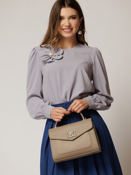 Bluza DY Fashion gri cu maneci bufante si floare cu perla la bust