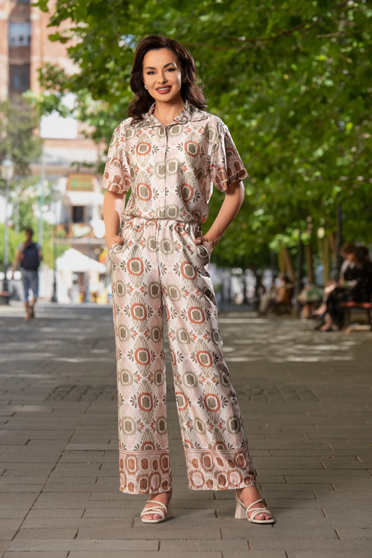 Compleu casual de vară bej: cămașă și pantaloni evazați - Compleu casual de vara bej cu pantalon evazat si camasa