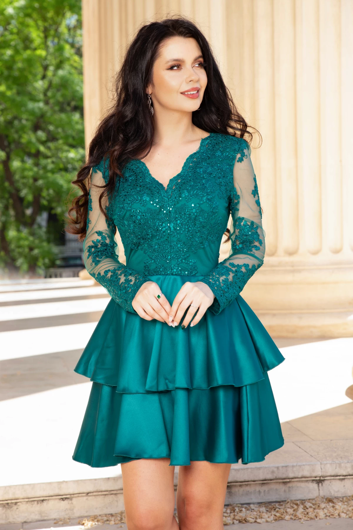Rochie de ocazie baby-doll verde cu dantelă și volane - Rochie de ocazie verde baby-doll eleganta cu dantela si volane
