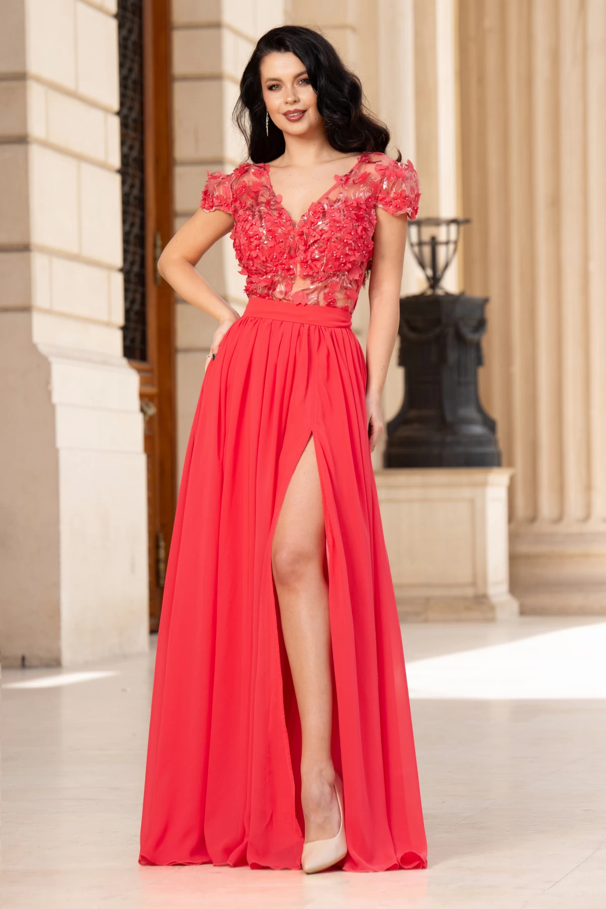 Rochie de seară elegantă Larissa coral, voal cu flori 3D - Rochie de seara Larissa coral din voal cu flori 3D