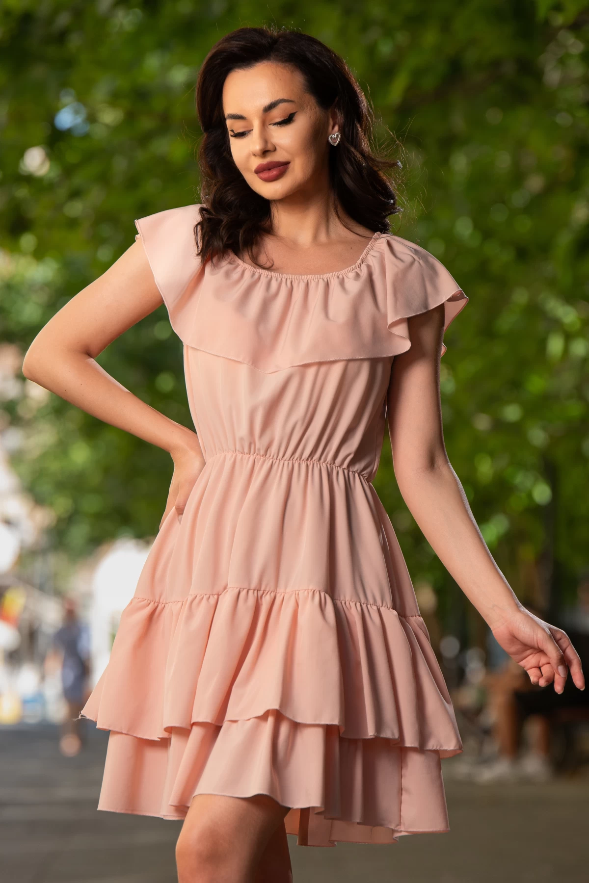 Rochie roz de vară scurtă în cloș cu volane elegante - Rochie de vara roz scurta in clos cu volane